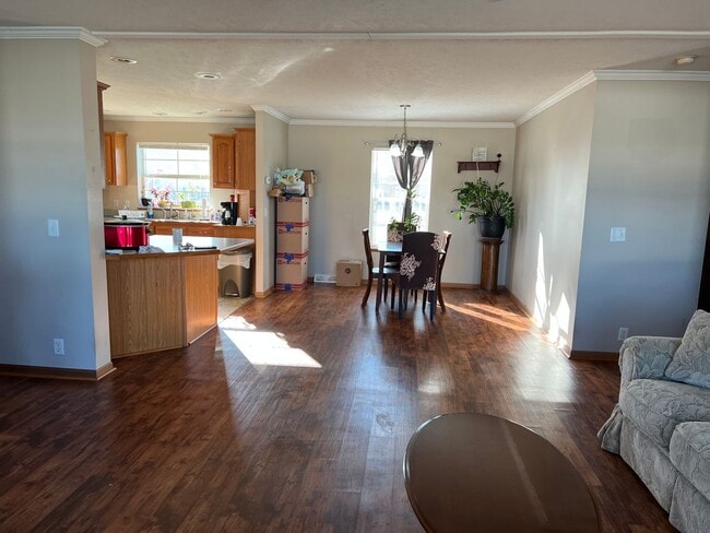 Building Photo - 303 Grace Dr