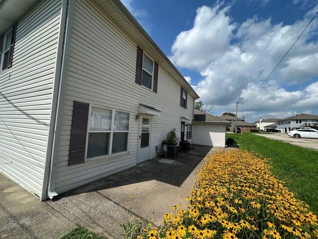 Photo - Parkville Living! Updated 2 Bed, 1 Bath with 1-Car Garage