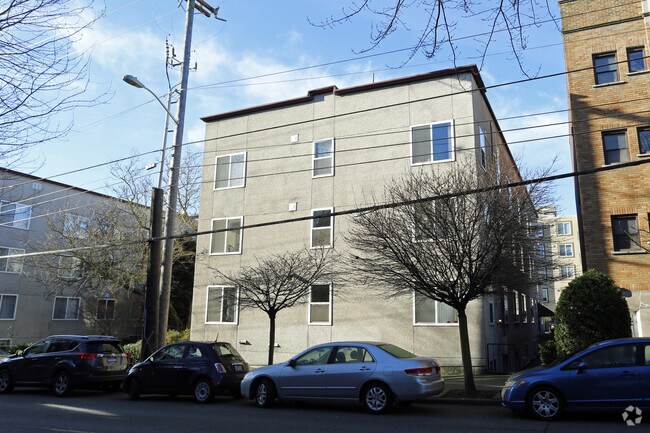 Photo - Mercedes Apartments