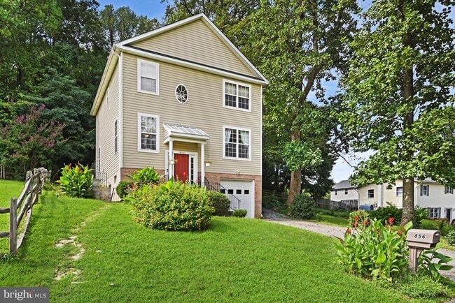 Photo - 856 Bayview Dr