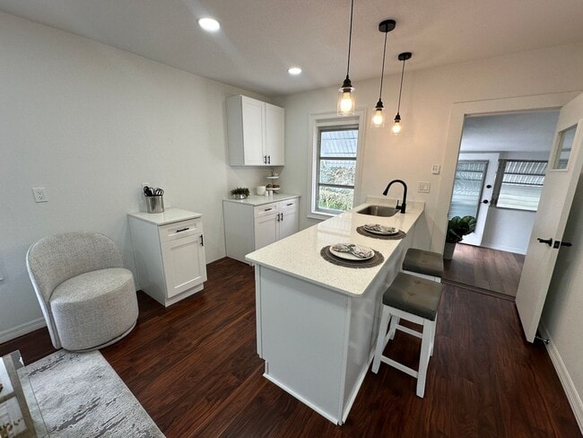 Photo - 1 Bed - 1 Bath - Great Location
