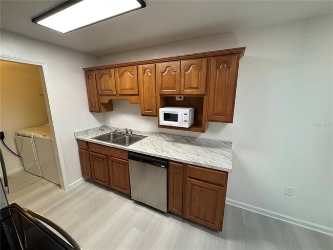 Photo - 2727 W Oak Ridge Rd Unit 3