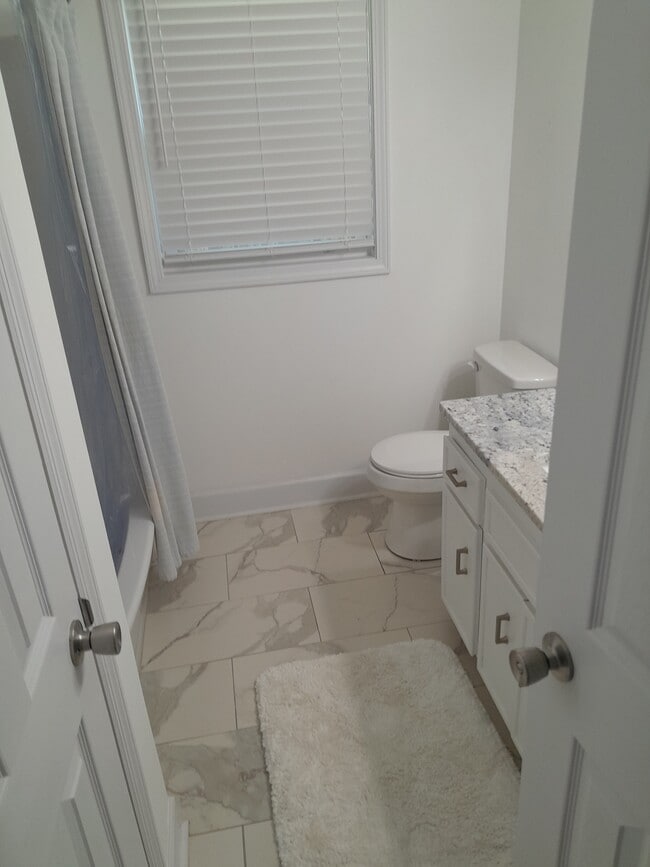 Photo - 2301 Willow Creek Ct E