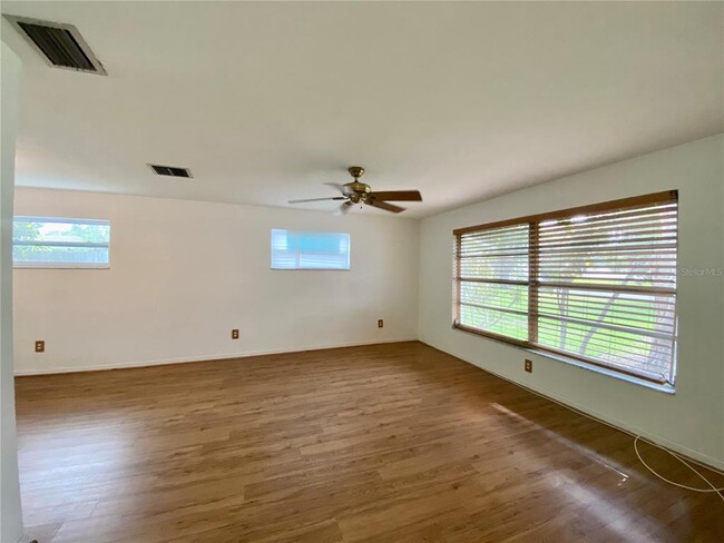 Photo - 2084 Ridgelane Rd