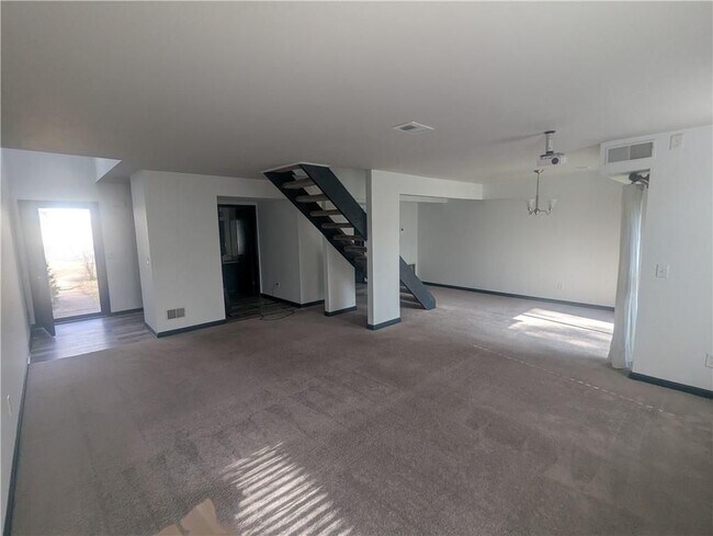 Photo - 232 Toweridge Dr SW