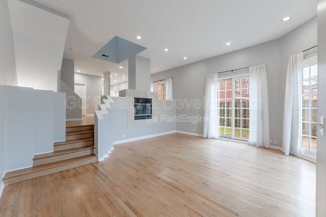 Photo - 5424 S Ellis Ave