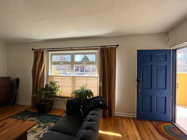 Photo - 732 Loma Vista Dr NE