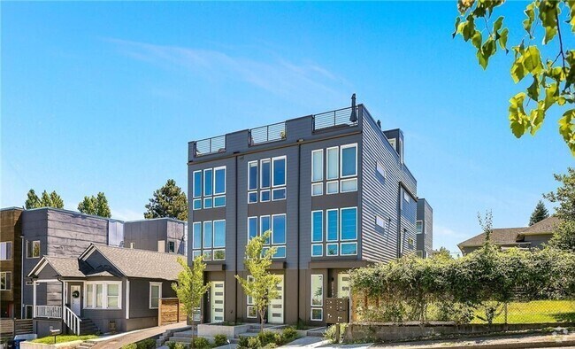 Building Photo - West Seattle Townhouse