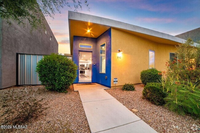 Building Photo - 840 E Park Modern Dr Rental