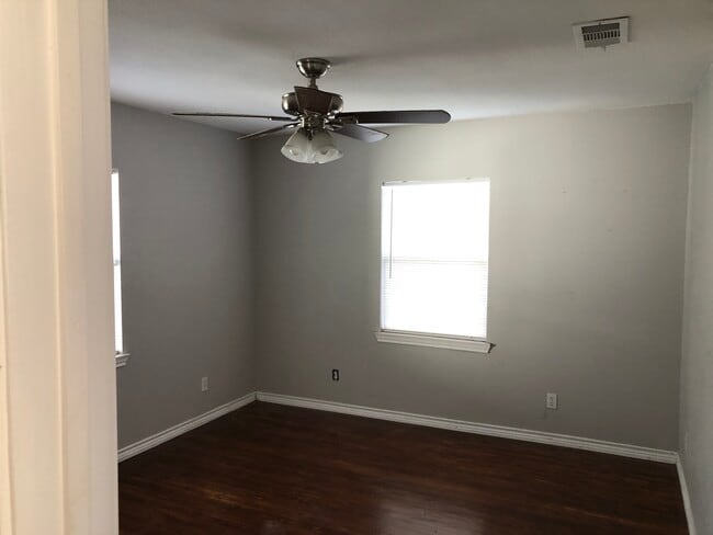 Photo - 603 Avenue B