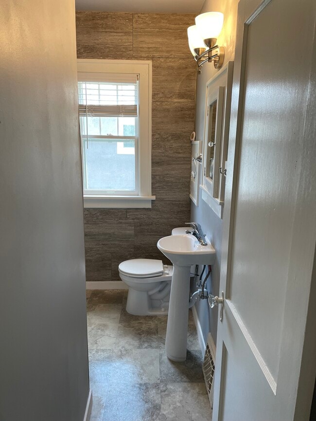 Photo - 1707 W 18th St