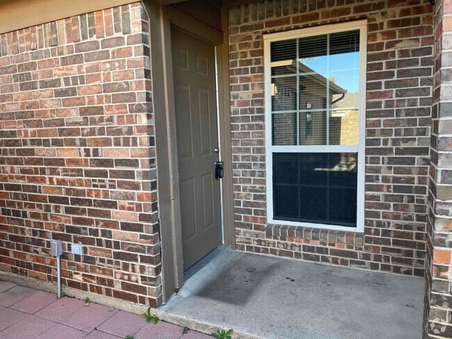 Building Photo - 10257 Aurora Dr Rental