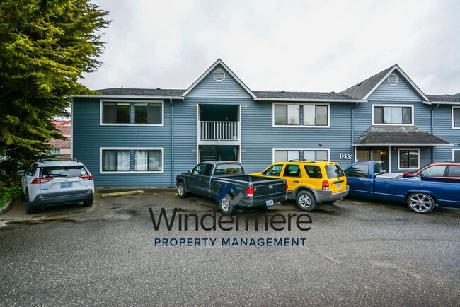 Building Photo - 1235 SE 4th Ave Unit #201