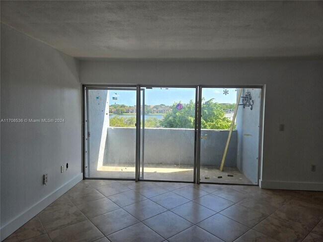 Photo - 9375 Fontainebleau Blvd Unidad L433