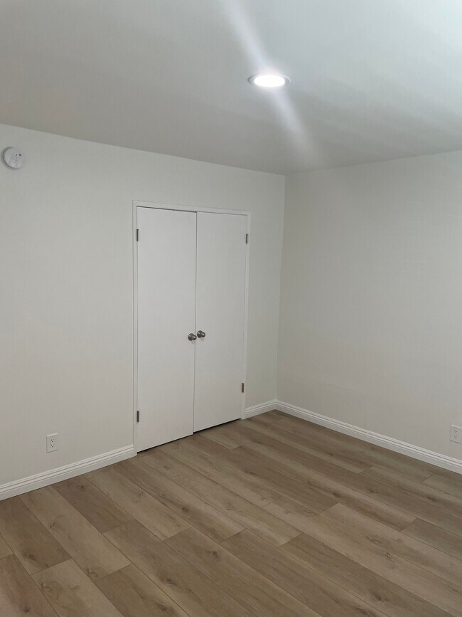 1602 Winona Blvd