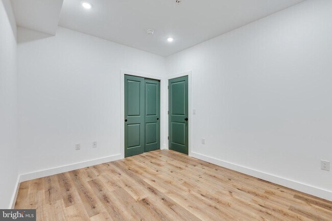 Photo - 2360 N 6th St