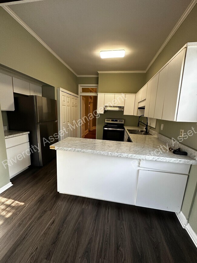 Photo - 1387 Linden Ave