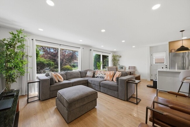Photo - 9536 Tripp Ave