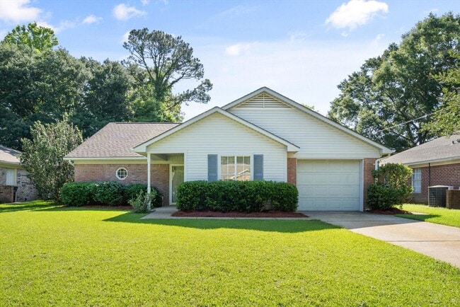 Building Photo - UPCOMING FAIRHOPE COTTAGE