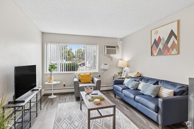 Paragon Renovated Furnished 1BR, 1BA - 600SF - Living Room
