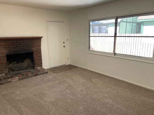 Photo - 1049 Unidad #2