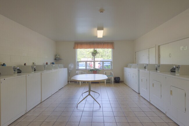 Photo - 283 Cataraqui Ridge