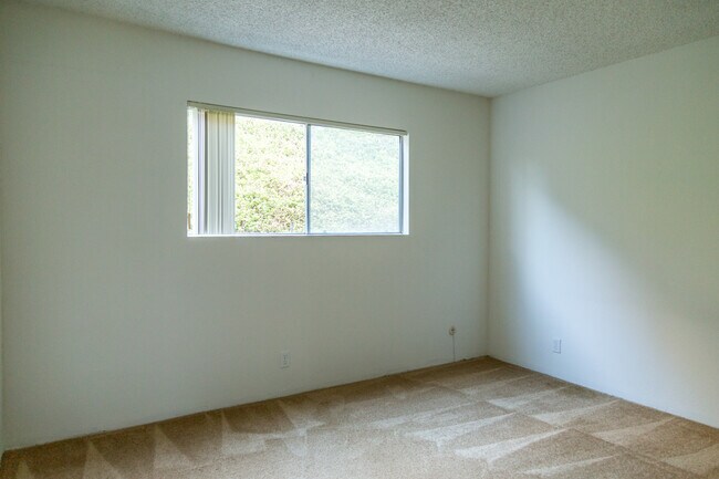 Bedroom - 5740 Gaines St Unit 19
