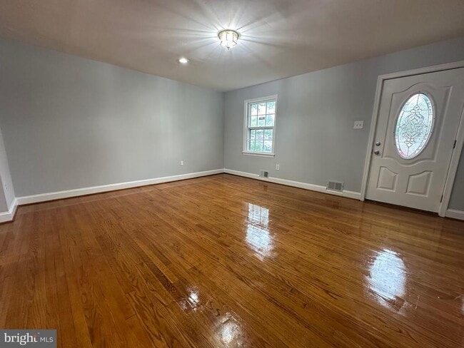 Building Photo - 14451 Village Dr Rental