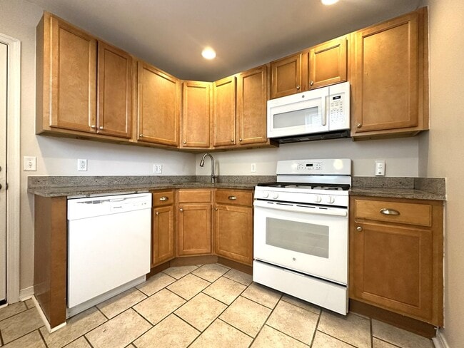 Building Photo - Gorgeous 2-Bedroom Townhome in the Heart of Olde Richmond! Available NOW!