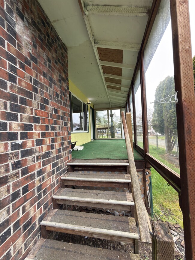 Photo - 2547 NE Holmes Rd