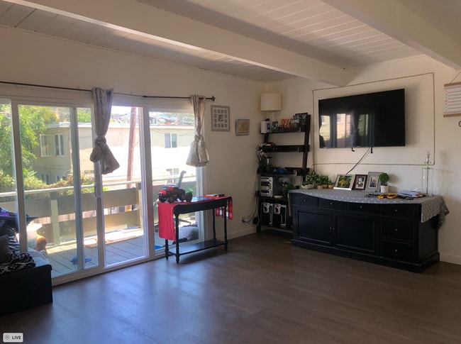 Living room - 6 Jones Pl