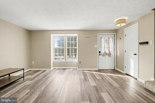 Photo - 1713 Chesterfield Square