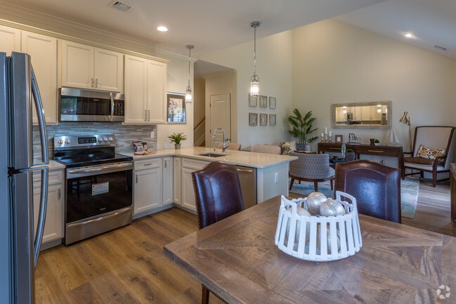 2BR,2.5BA -1700 SF Townhouse with Garage-Kitchen