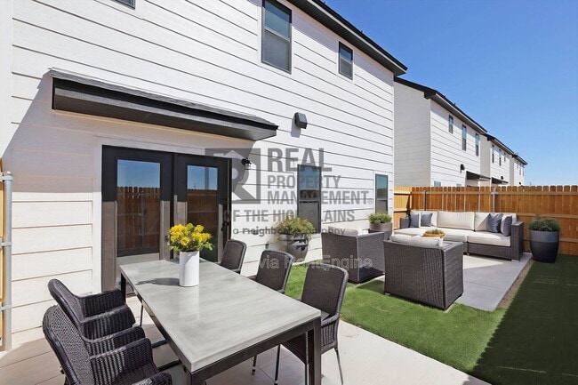 Photo - 4720 Clive Ave