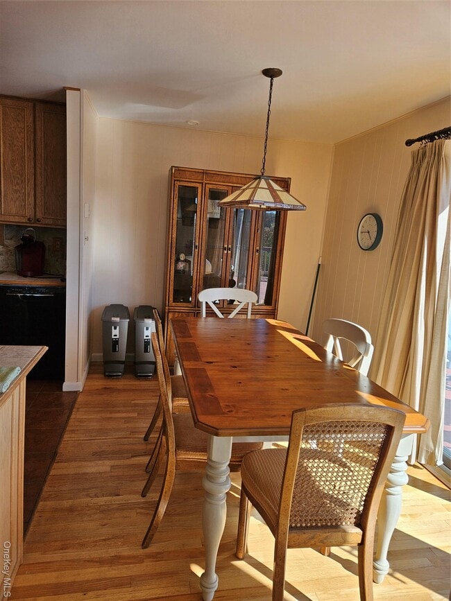 Photo - 72 Crescent Cir