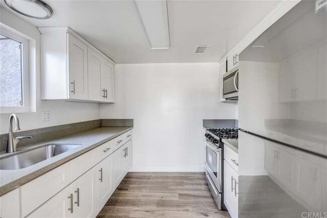 Building Photo - 4317 Milburn Dr Unit Downstairs Rental