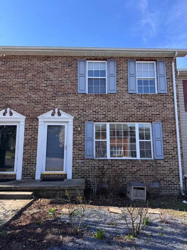 Building Photo - Townhouse for Rent