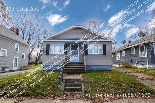 Building Photo - 902 Cole Ave
