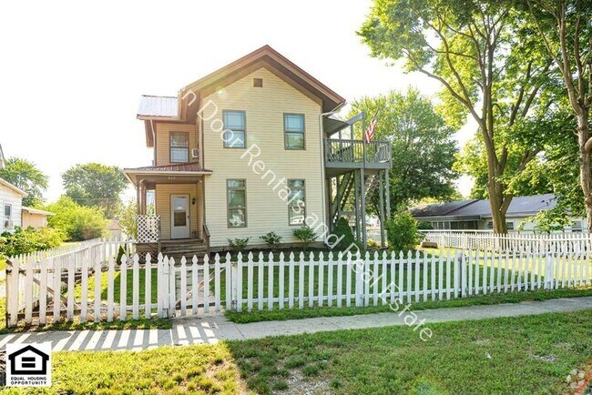 Building Photo - 460 S Elm St Rental
