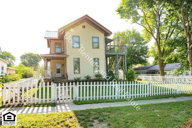 Building Photo - 460 S Elm St Rental