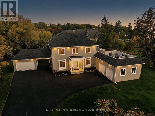 Photo - 631 Mill St S