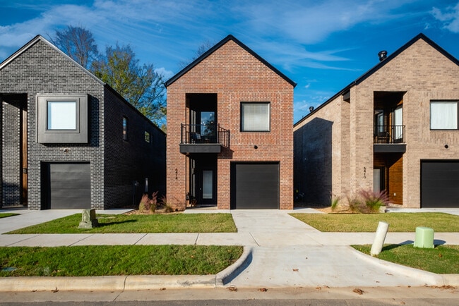 Building Photo - Very nice Newer Construction 3 Bedroom 2.5 Bathroom Townhome in The Heights