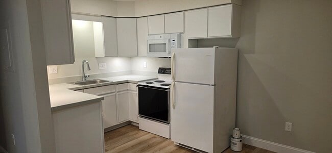 Building Photo - 284 N Main St Unit 1