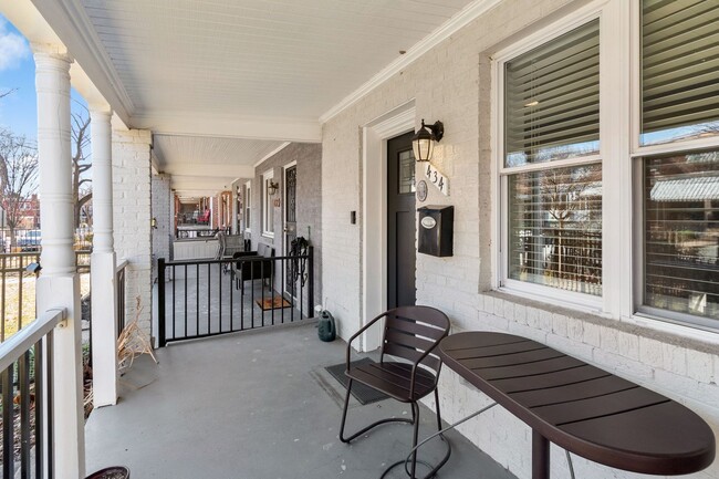 Photo - Recently Updated, 2 bed 2 1/2 Bath with Fe...