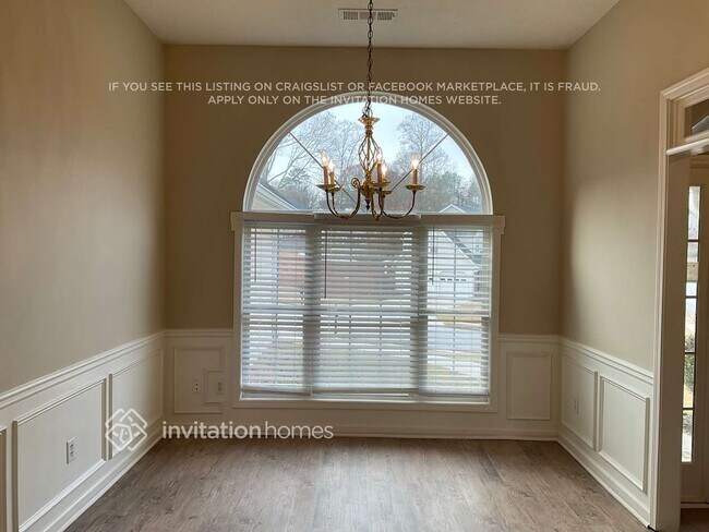 Photo - 890 Madison Chase Way