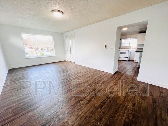 Photo - 824 6th St SE