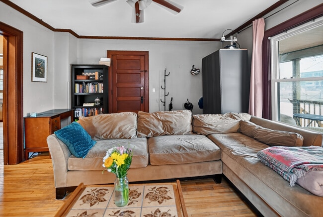 Photo - 820 E Dayton St Unidad 820 #1
