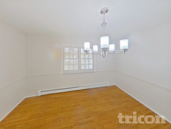 Photo - 2212 Woodburn St