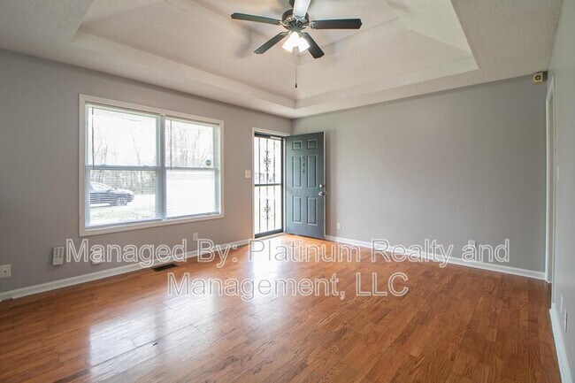 Photo - 544 Jacquie Dr