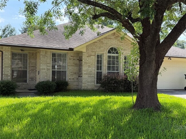 Building Photo - 2238 Pine Cone Dr